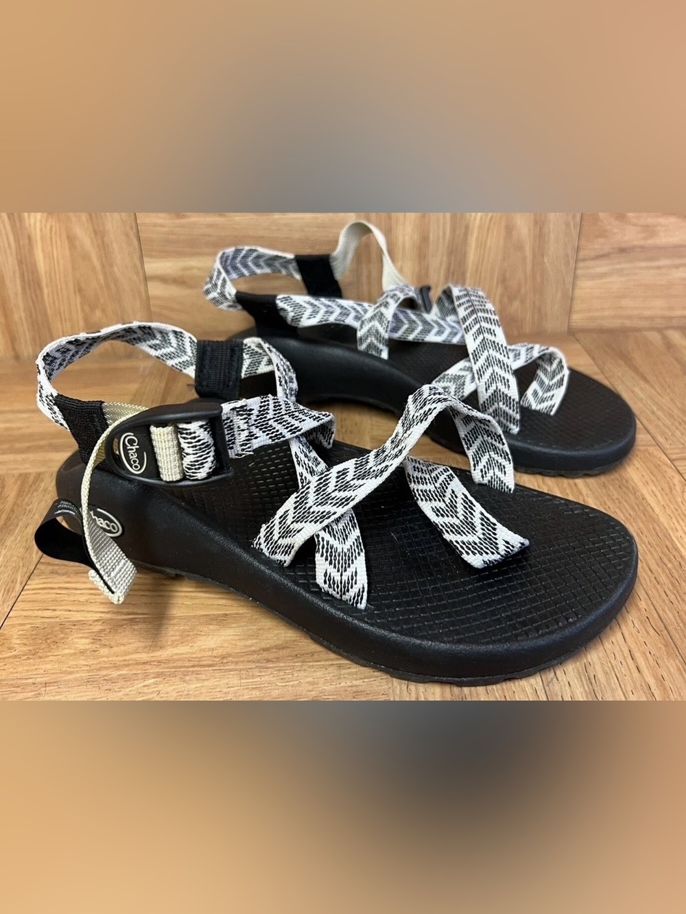 Chaco Z2 Classic Trine Bow Black White Trail Water Hiking River Sandals-Womens 7